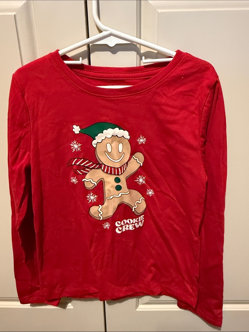 Kids' Red Long-Sleeve Holiday Tee with Gingerbread Graphic - Cookie Crew